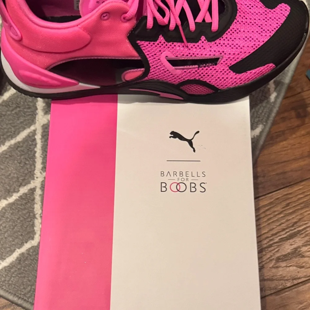 Puma mens Black and Pink Sneakers - Picture 10 of 13